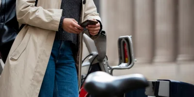 Elektrikli Motosikletlerin Şarj Süresi ve Menzil Hesaplama Rehberi