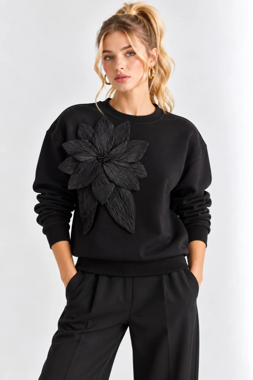 Kadın Çiçek Aksesuarlı Şardonlu Üç İplik Oversize Sweatshirt - Siyah