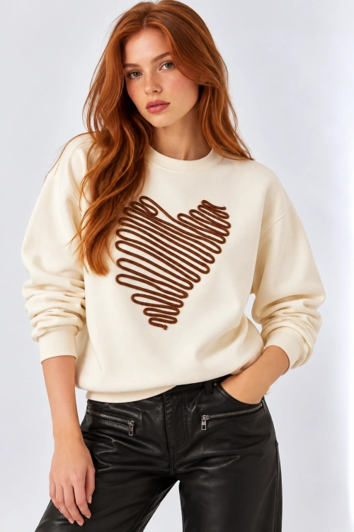 Kalp İşlemeli Kadın  Sweatshirt- Bej