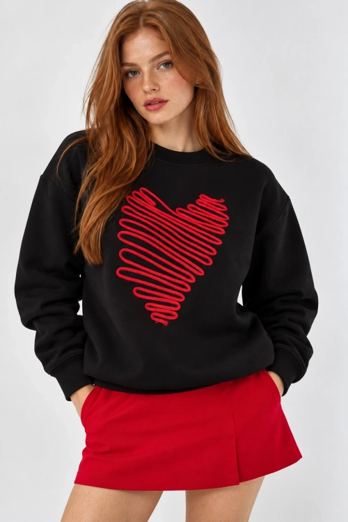 Kalp İşlemeli Kadın Sweatshirt- Siyah