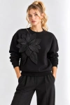 Kadın Çiçek Aksesuarlı Şardonlu Üç İplik Oversize Sweatshirt - Siyah