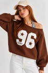 Kadın Lucky 96 Baskılı Kayık Yaka Çift Görünümlü Sweatshirt - Acı Kahve