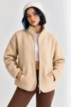 Oversize Dik Yaka Biyeli Fermuarlı Cepli Teddy Peluş Ceket- Bej