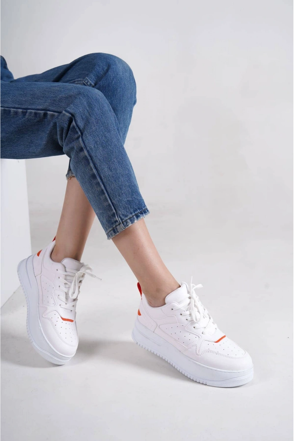 Avela Kalın Taban Bağcıklı Günlük Kadın Sneaker Beyaz Turuncu Detaylı