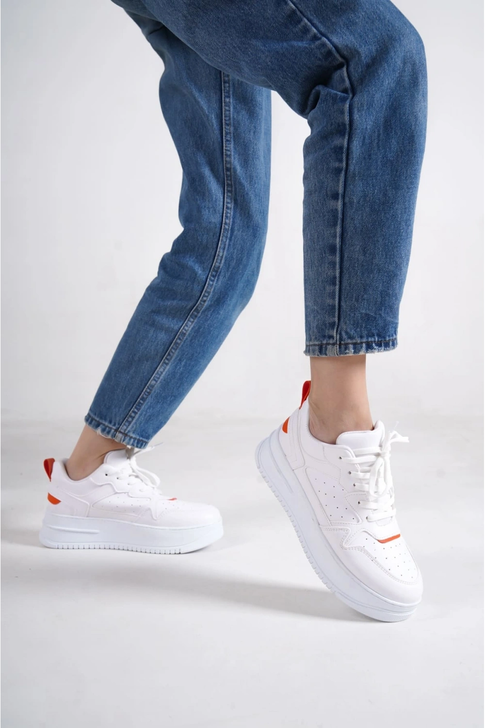Avela Kalın Taban Bağcıklı Günlük Kadın Sneaker Beyaz Turuncu Detaylı