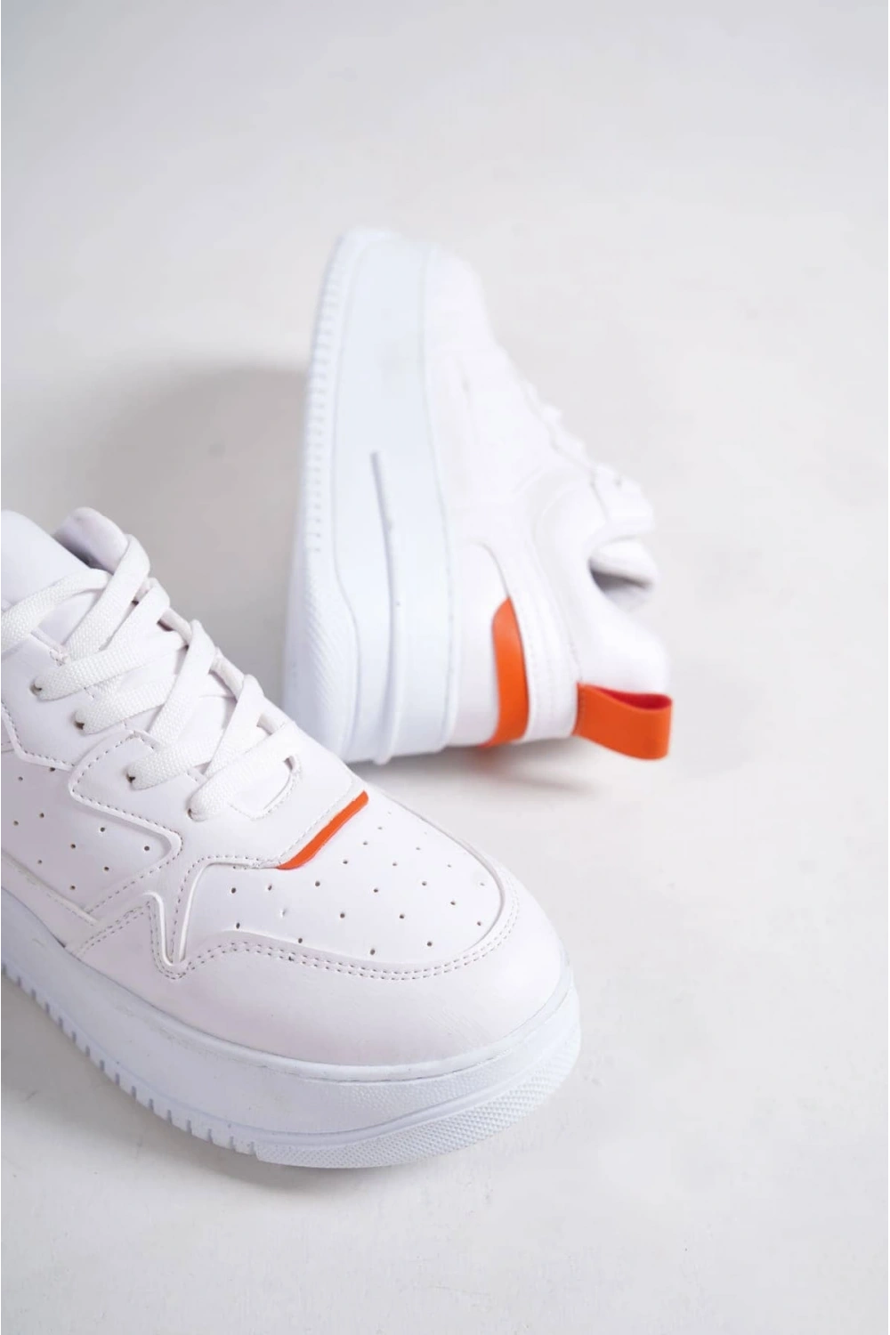 Avela Kalın Taban Bağcıklı Günlük Kadın Sneaker Beyaz Turuncu Detaylı
