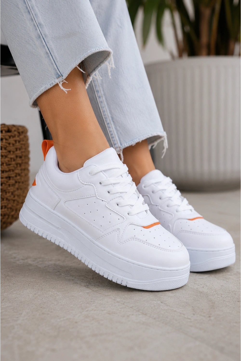Avela Kalın Taban Bağcıklı Günlük Kadın Sneaker Beyaz Turuncu Detaylı