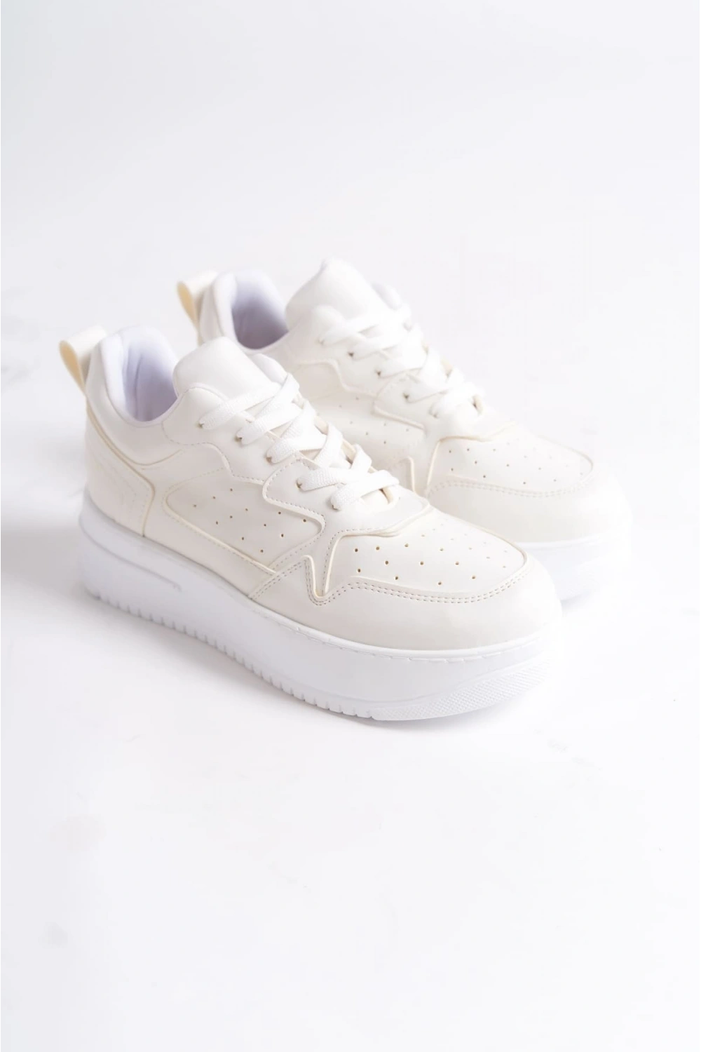 Avela Kalın Taban Bağcıklı Günlük Kadın Sneaker Beyaz Detaylı