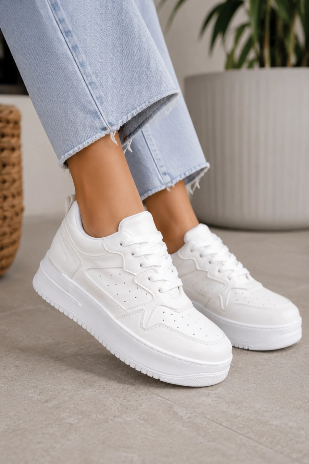 Avela Kalın Taban Bağcıklı Günlük Kadın Sneaker Beyaz Detaylı