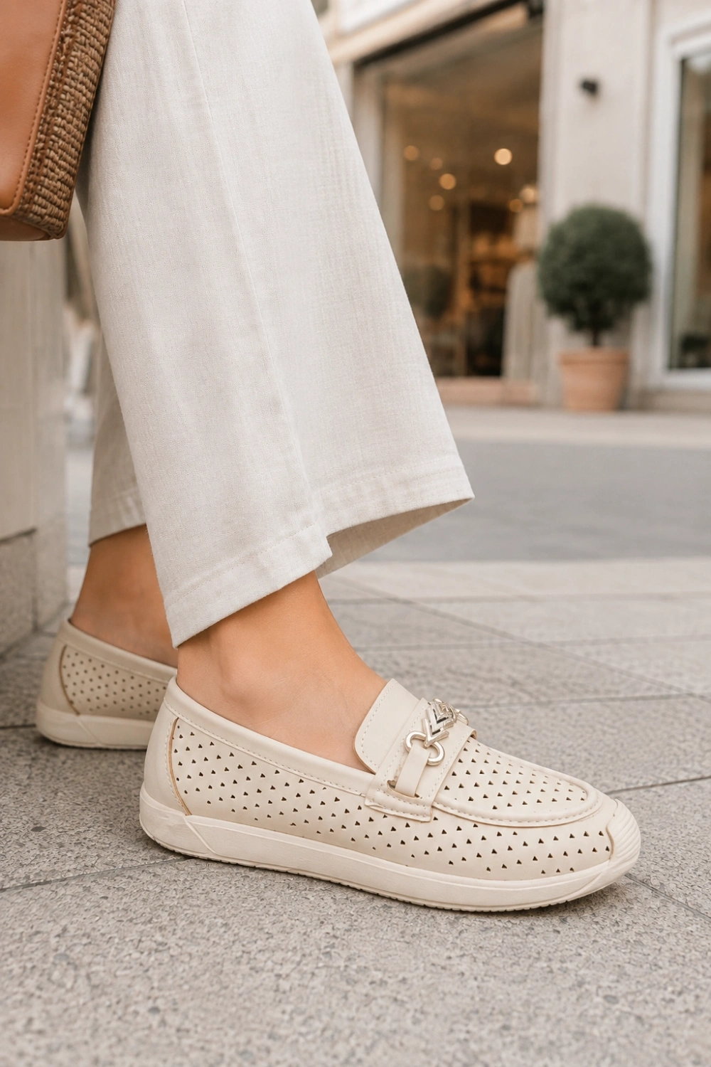 Elvena Bağcıksız Kalp Motifli Ortopedik Konfor Taban Kadın Günlük Babet Ayakkabı - Krem