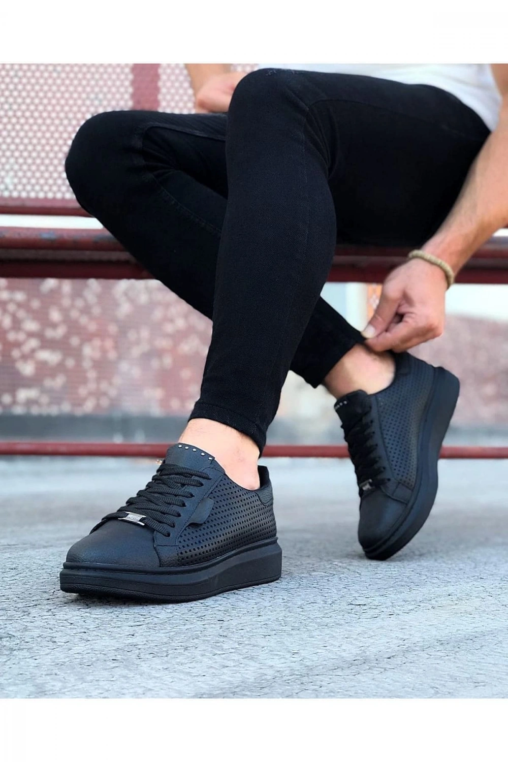 Tromto Bağcıklı Cilt Delikli Erkek Günlük Sneaker Ayakkabı - Siyah