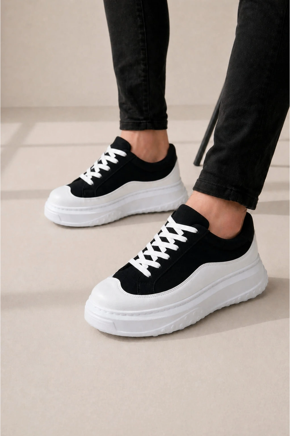 Ventoy Erkek Bağcıklı Cilt Günlük Sneaker Ayakkabı – Siyah Beyaz