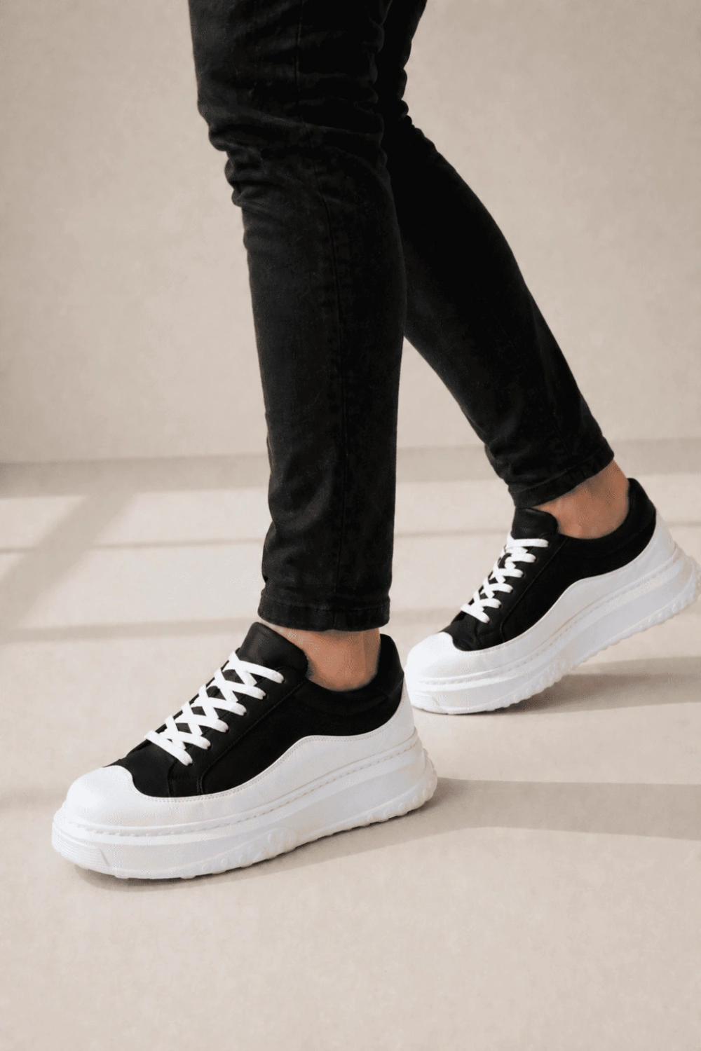 Ventoy Erkek Bağcıklı Cilt Günlük Sneaker Ayakkabı – Siyah Beyaz