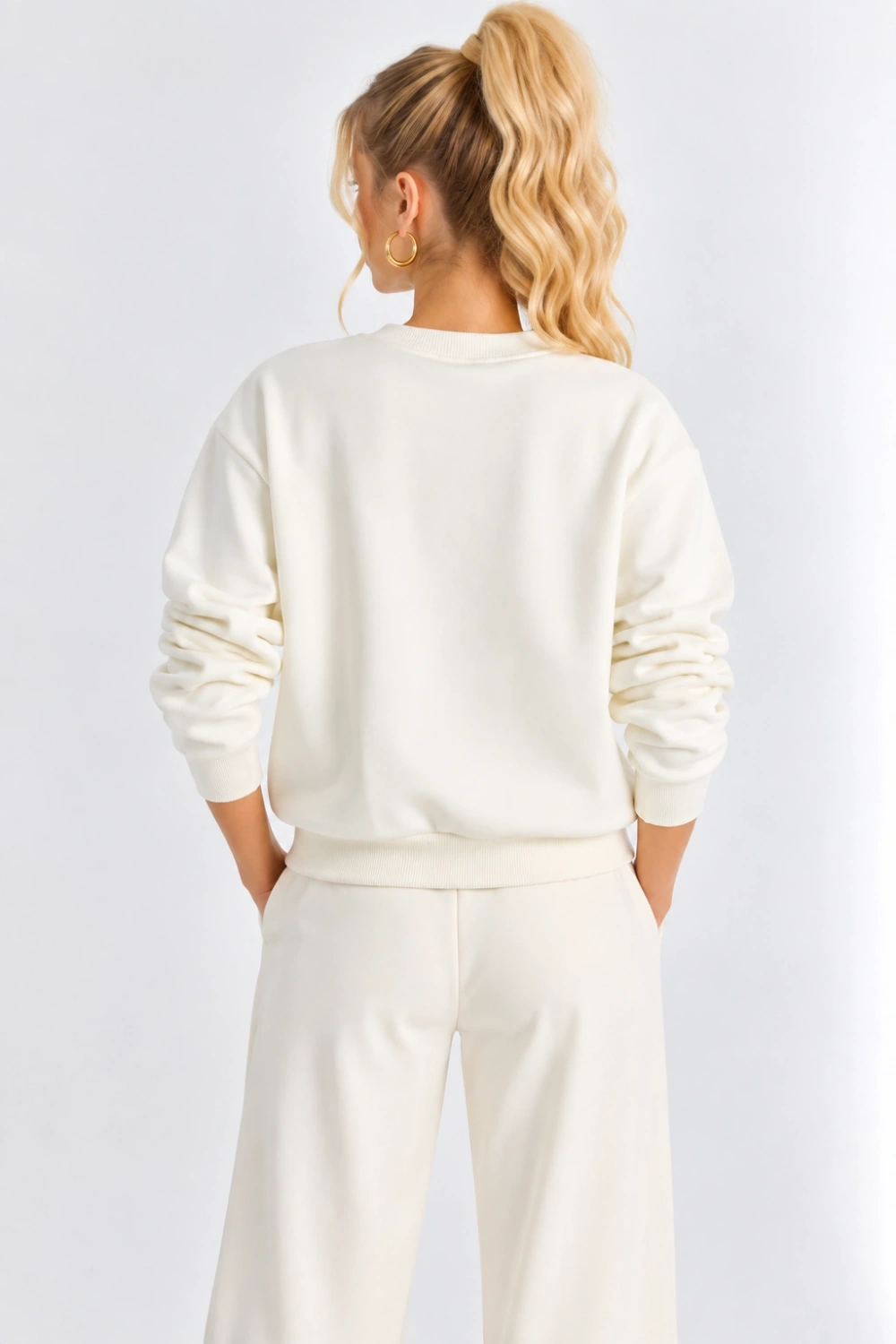 Kadın Çiçek Aksesuarlı Şardonlu Üç İplik Oversize Sweatshirt - Beyaz