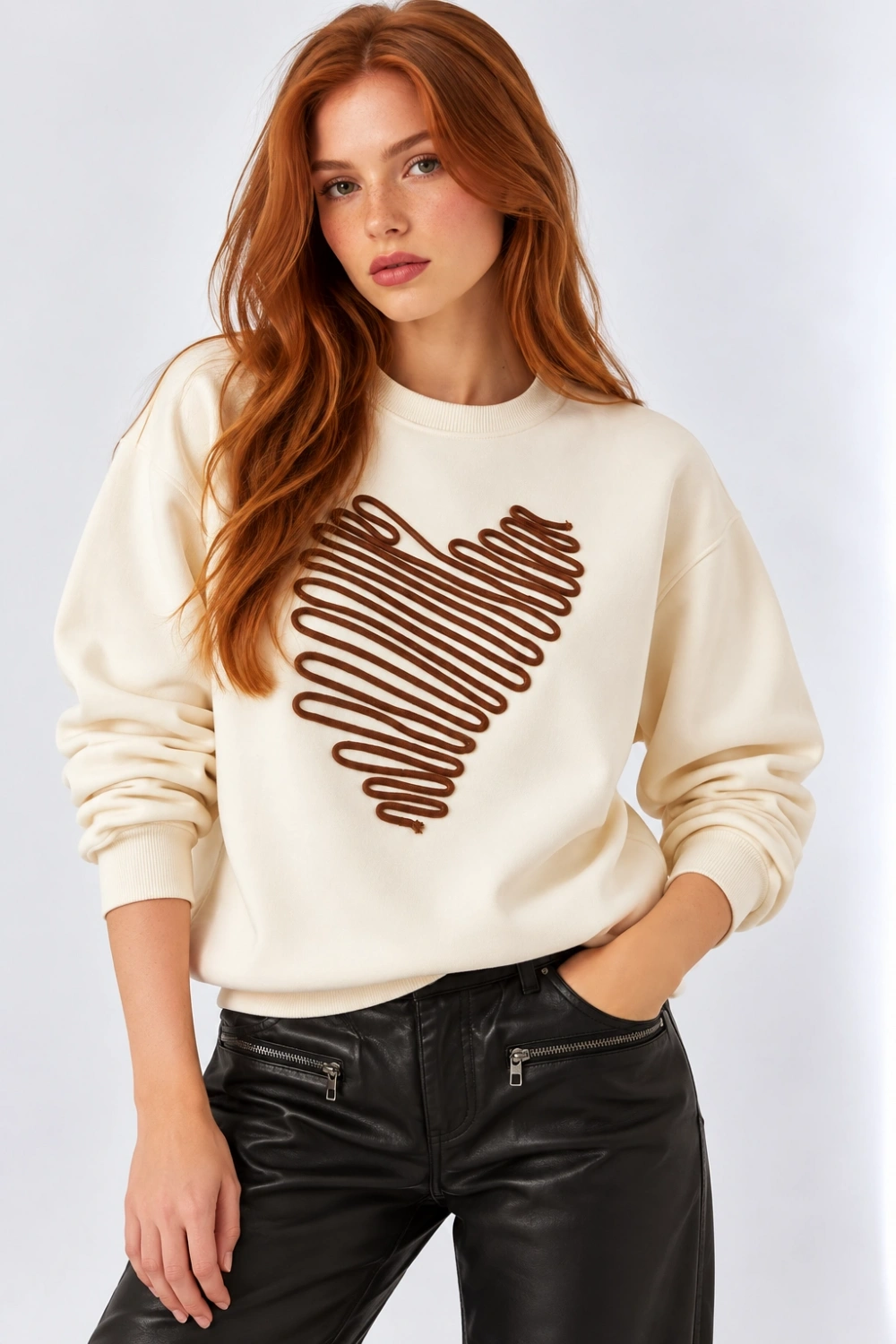 Kalp İşlemeli Kadın  Sweatshirt- Bej