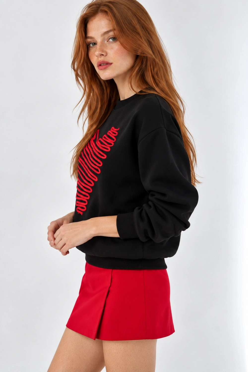 Kalp İşlemeli Kadın Sweatshirt- Siyah