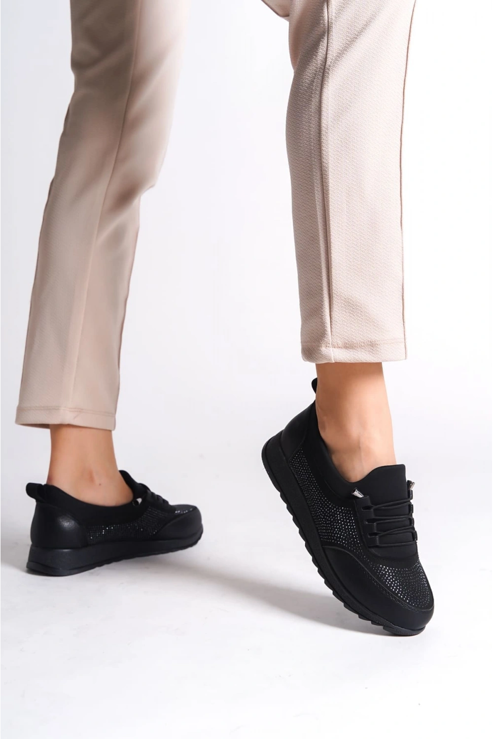 Sincere Rahat Taban Bağcıklı Taş Detaylı Kadın Sneaker Ayakkabı - Siyah