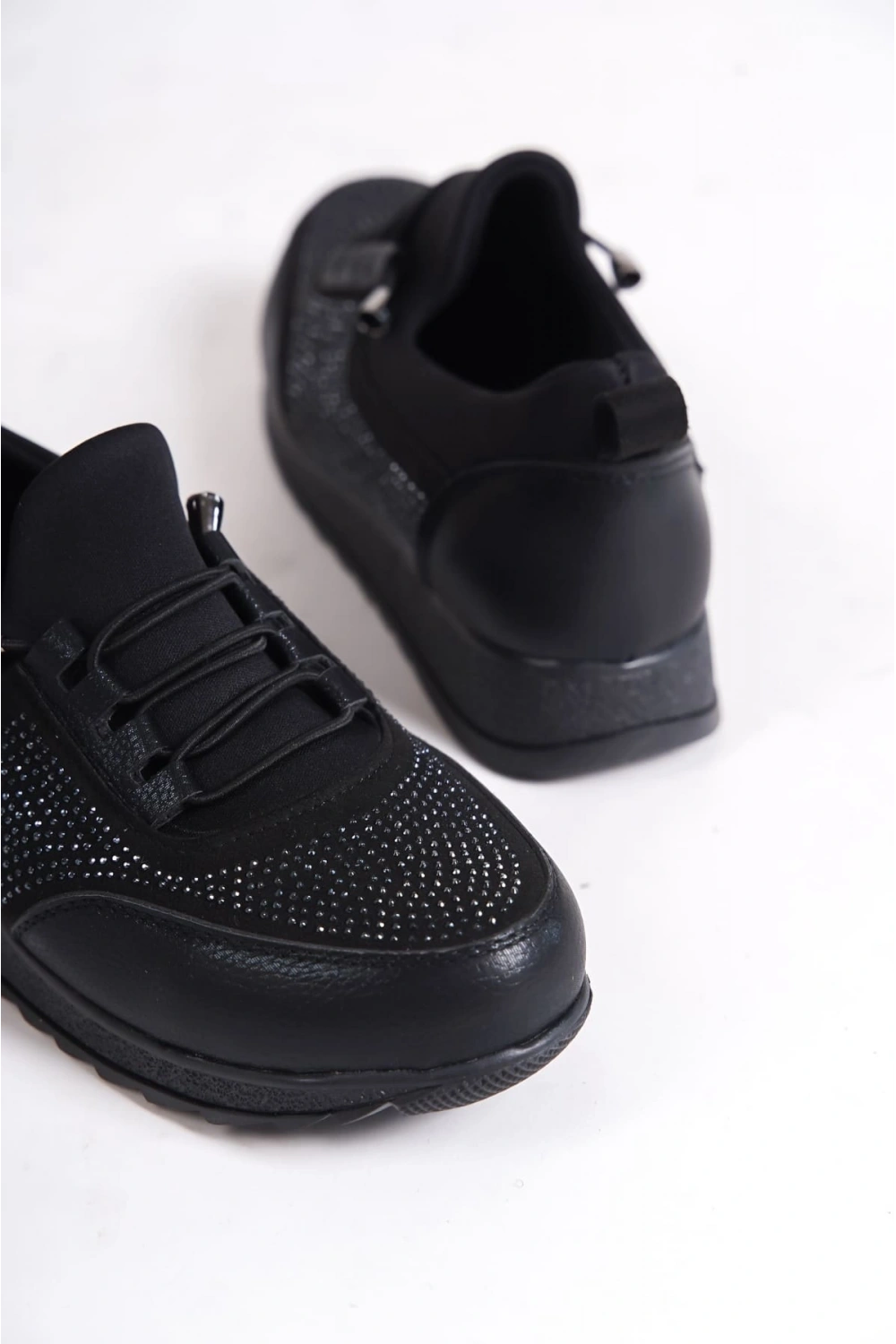 Sincere Rahat Taban Bağcıklı Taş Detaylı Kadın Sneaker Ayakkabı - Siyah