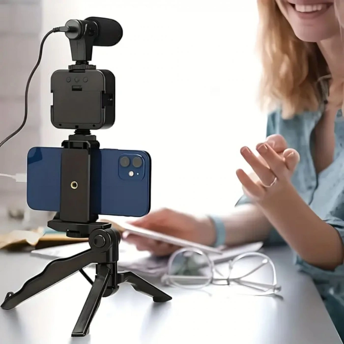 ShopyTech 5i 1 Arada Mikrofonlu LED Işıklı Vlog Kiti Tabanca Tutuşlu Masaüstü Tripod & Selfie Stick|Telefon/Kamera Uyumlu