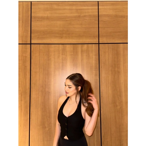 Boyundan Geçmeli Siyah Yelek