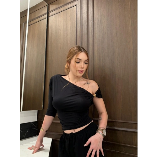 Tek Kol Toka Detay Siyah Bluz