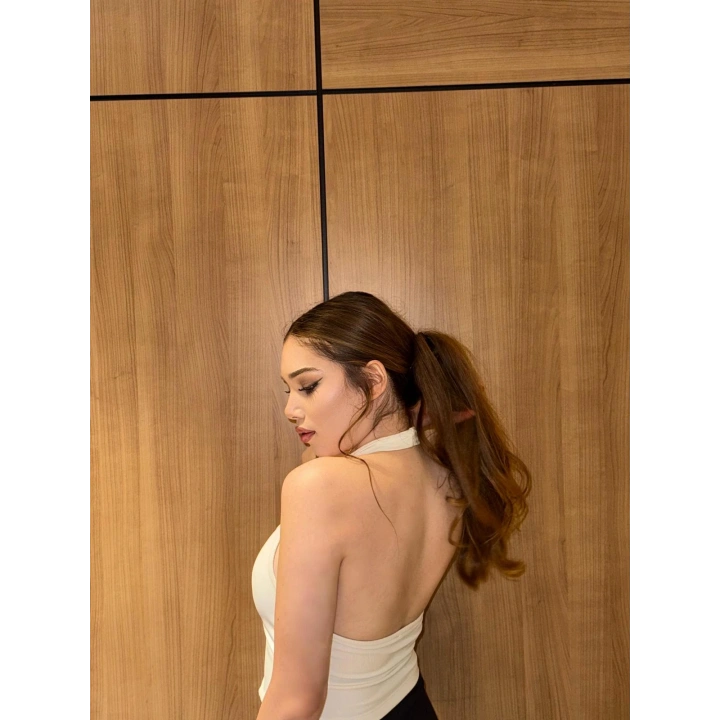 Boyundan Geçmeli Beyaz Yelek