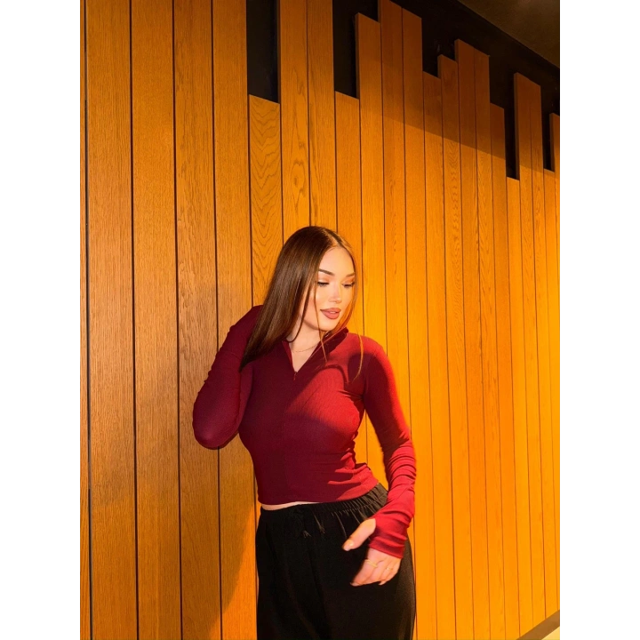 Gizli Fermuarlı Parmak Geçirmeli Kırmızı Bluz