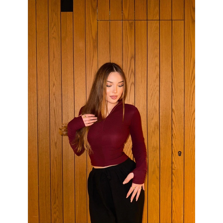 Gizli Fermuarlı Parmak Geçirmeli Kırmızı Bluz