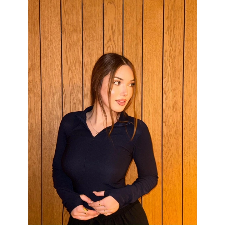 Gizli Fermuarlı Parmak Geçirmeli Lacivert Bluz