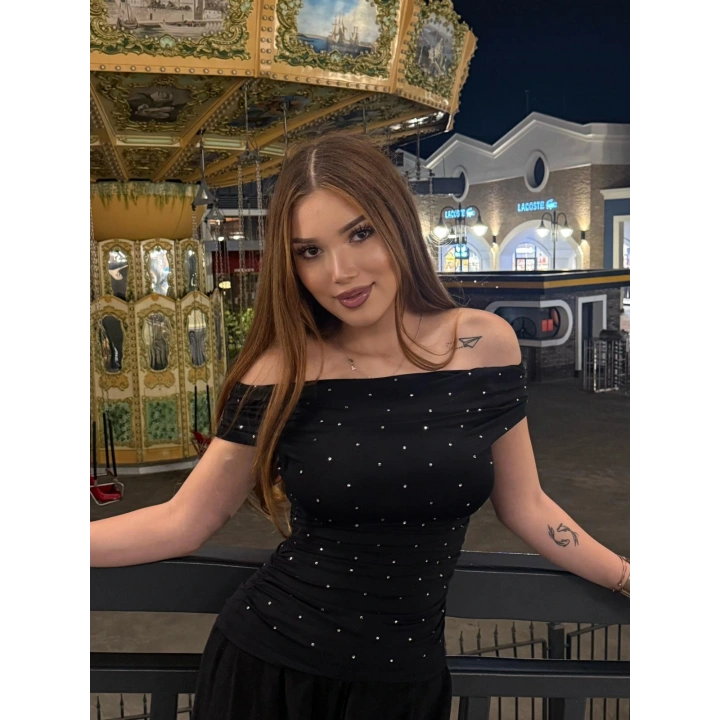 Taşlı Düşük Omuz Crop