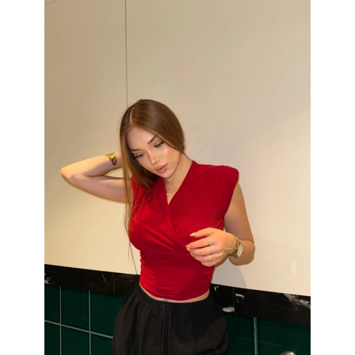 Vatkalı Kırmızı Bluz