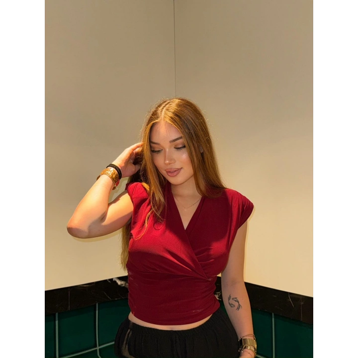 Vatkalı Kırmızı Bluz