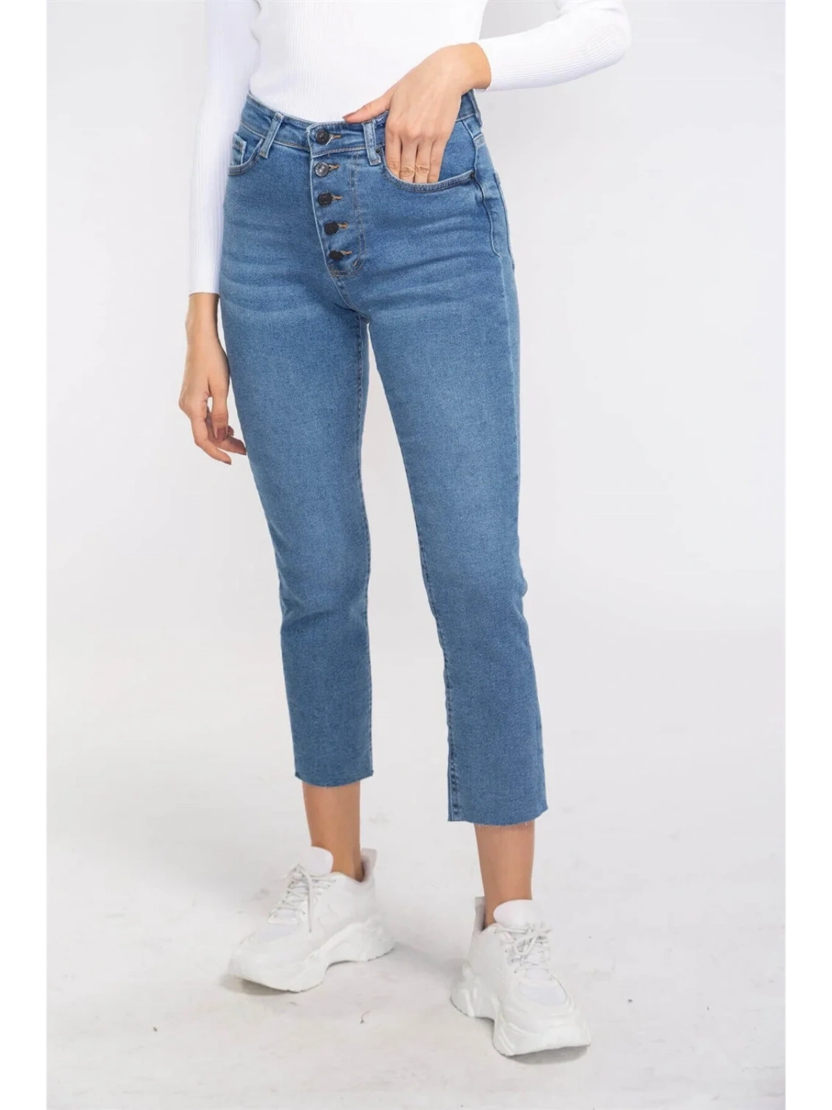 Düğme Detaylı Kesik Paça Slim Fit Jean-MAVİ