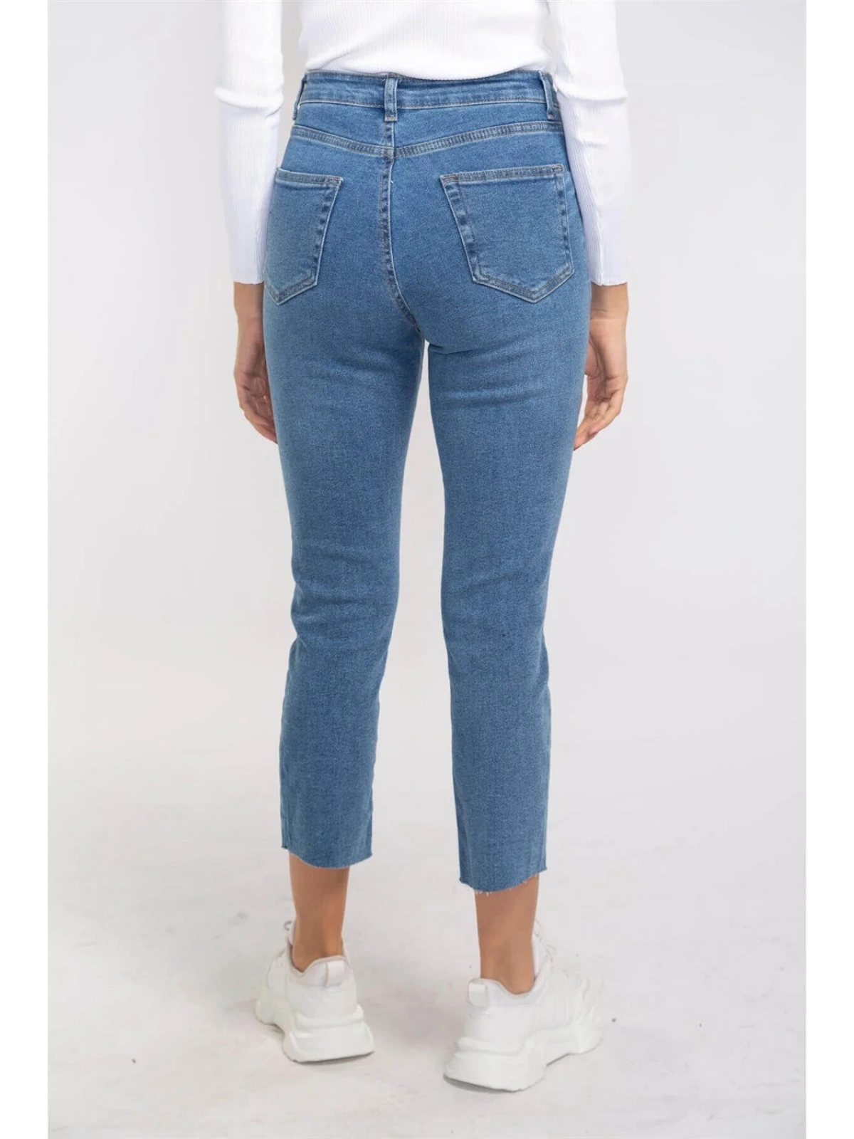 Düğme Detaylı Kesik Paça Slim Fit Jean-MAVİ