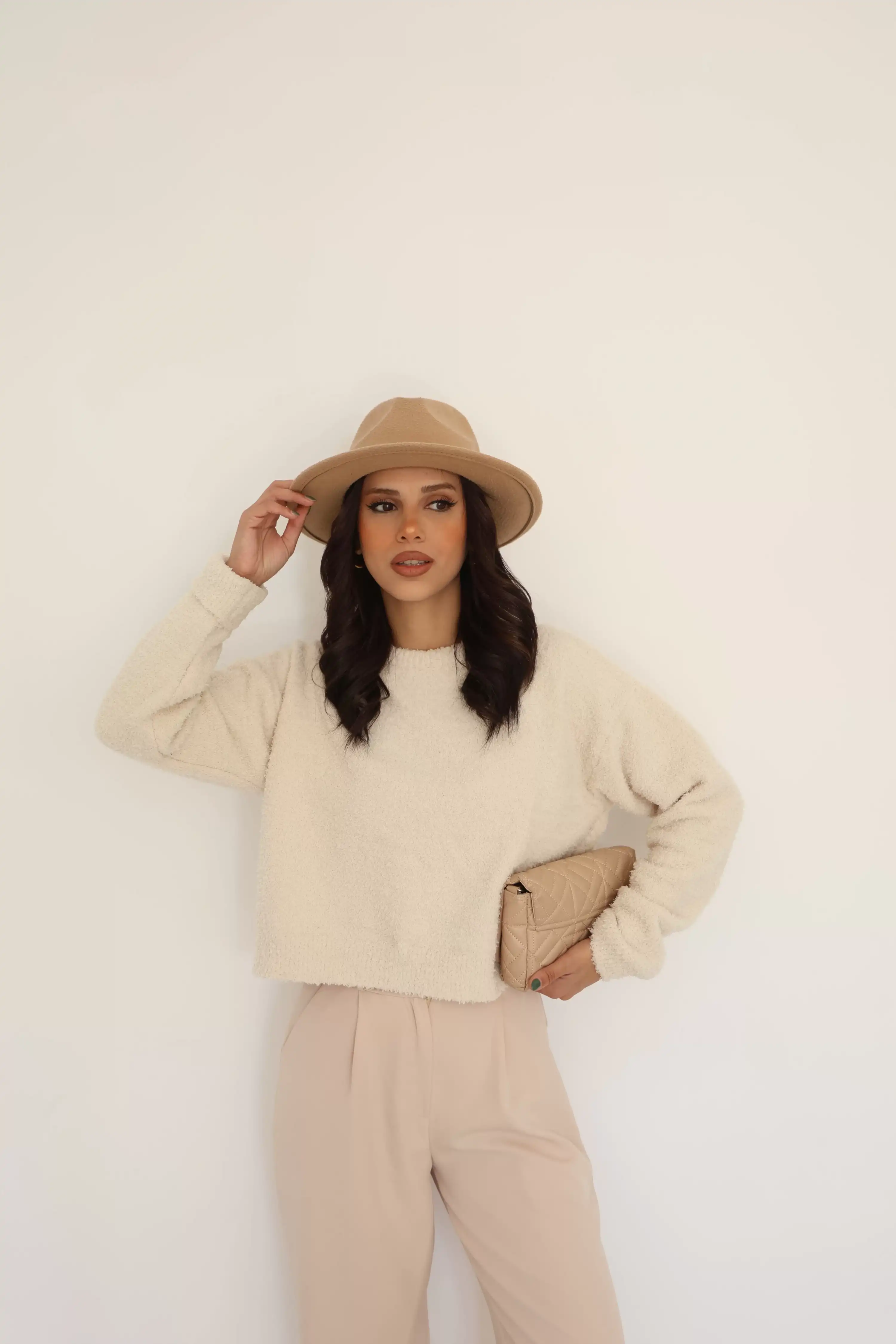 KOL KATLAMALI PELUŞ KAZAK-KREM