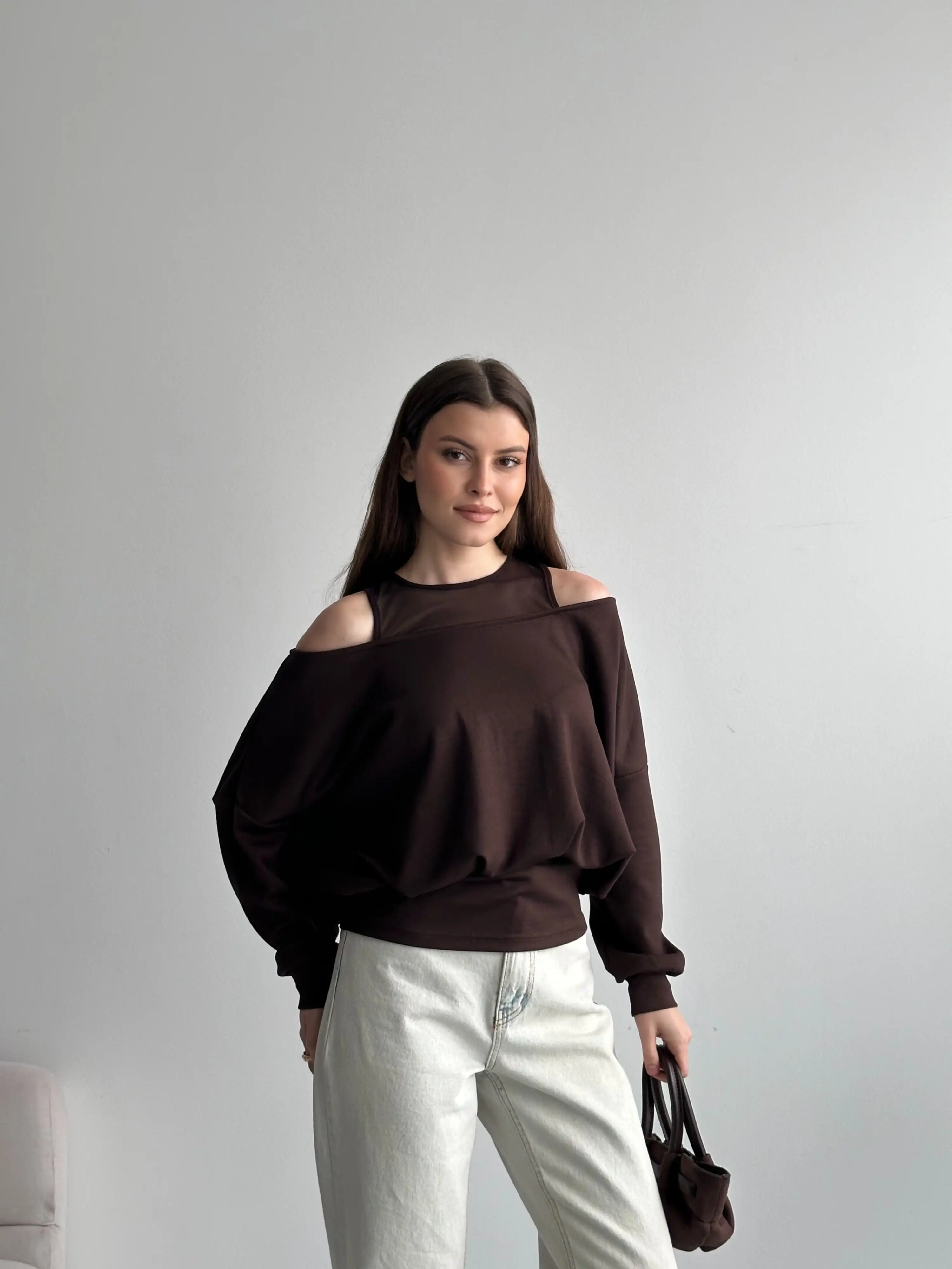 OMUZ TÜL DETAYLI MODAL BLUZ-KAHVE