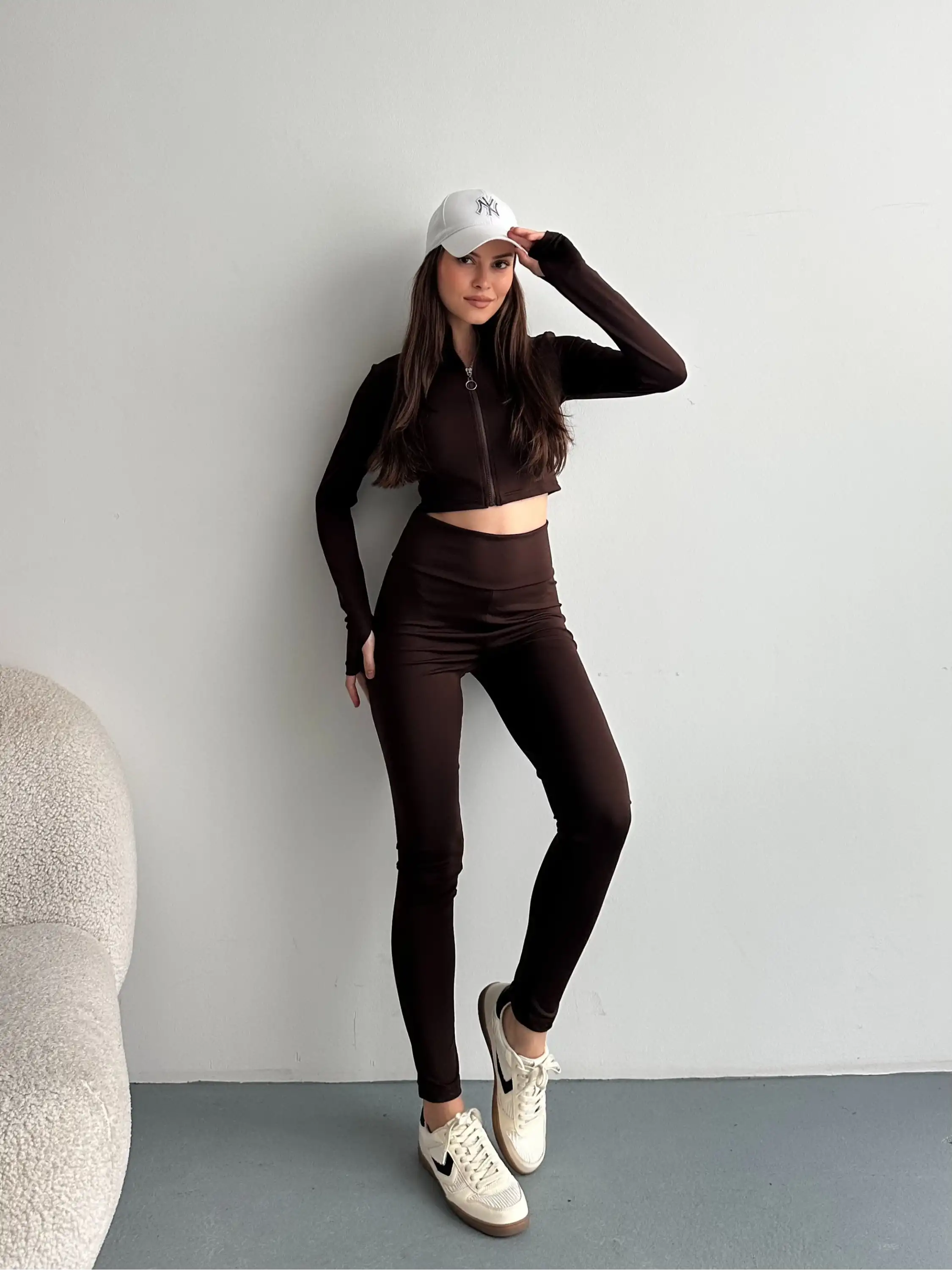 PARMAK GEÇİRMELİ SUCUBA TAYTLI TAKIM-KAHVE