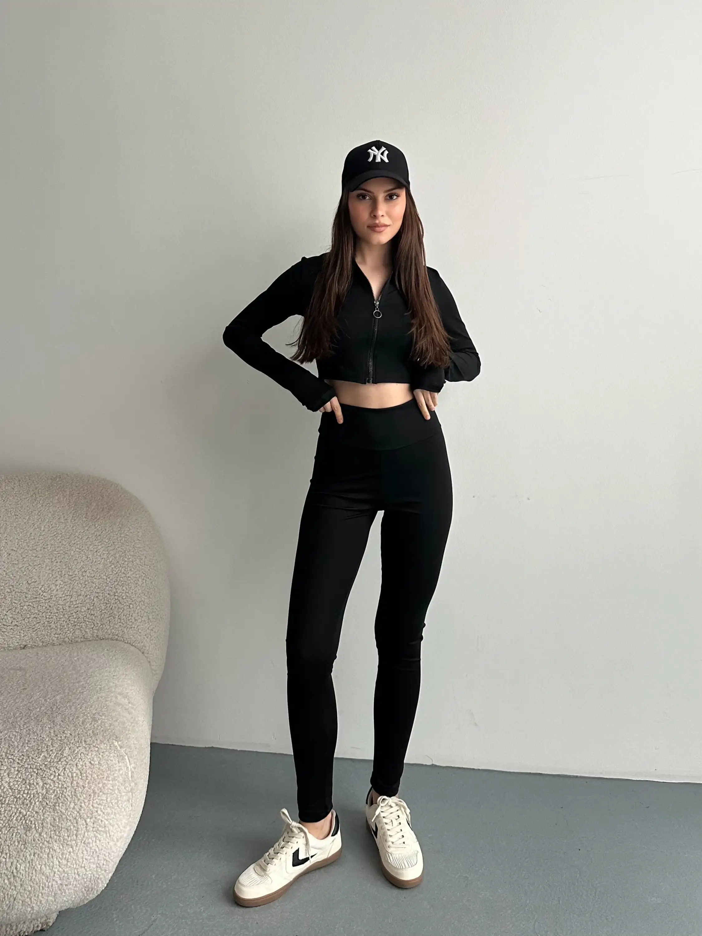 PARMAK GEÇİRMELİ SUCUBA TAYTLI TAKIM-SİYAH