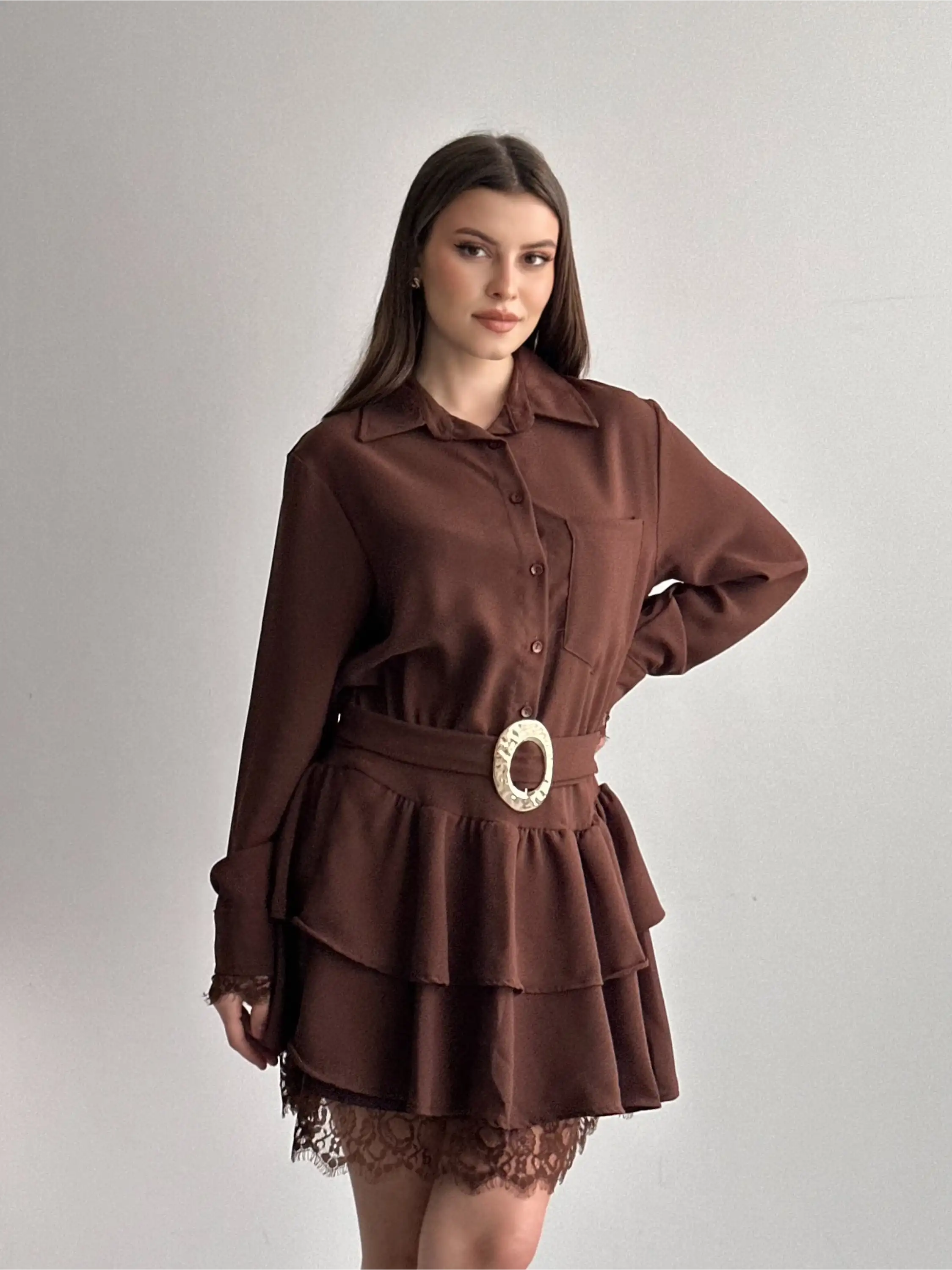 DANTEL DETAYLI KEMERLİ GÖMLEK YAKA ELBİSE-KAHVE