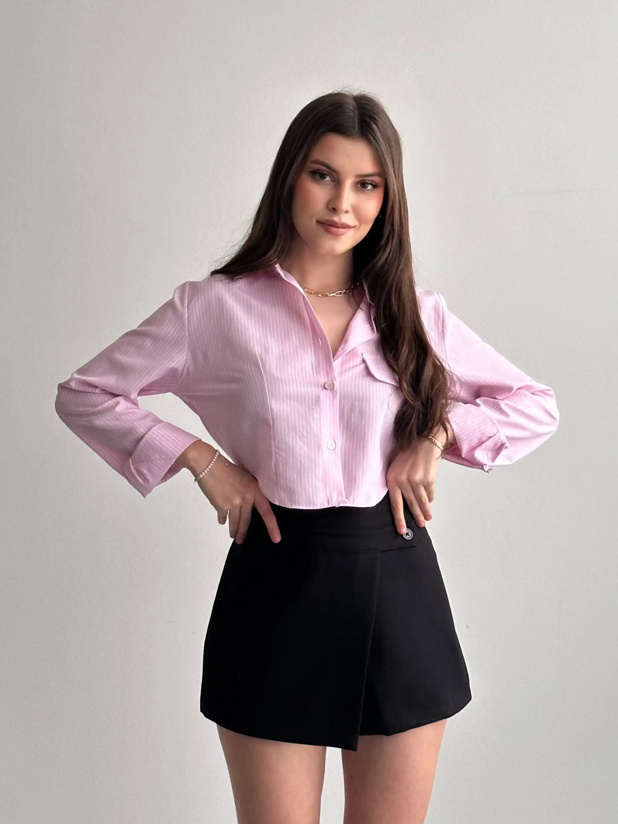 YANDAN DÜĞME DETAYLI ŞORT ETEK-SİYAH