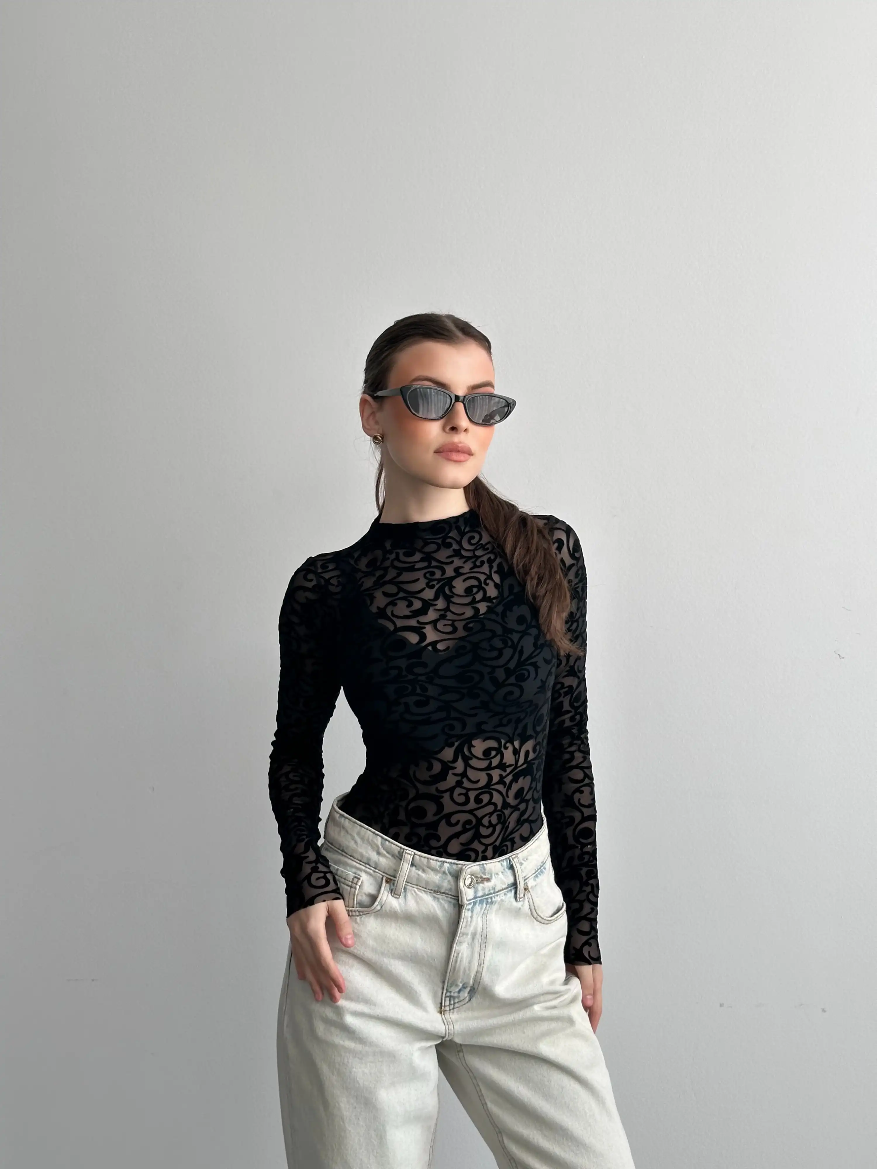 KABARTMA DESENLİ BODYSUIT-SİYAH