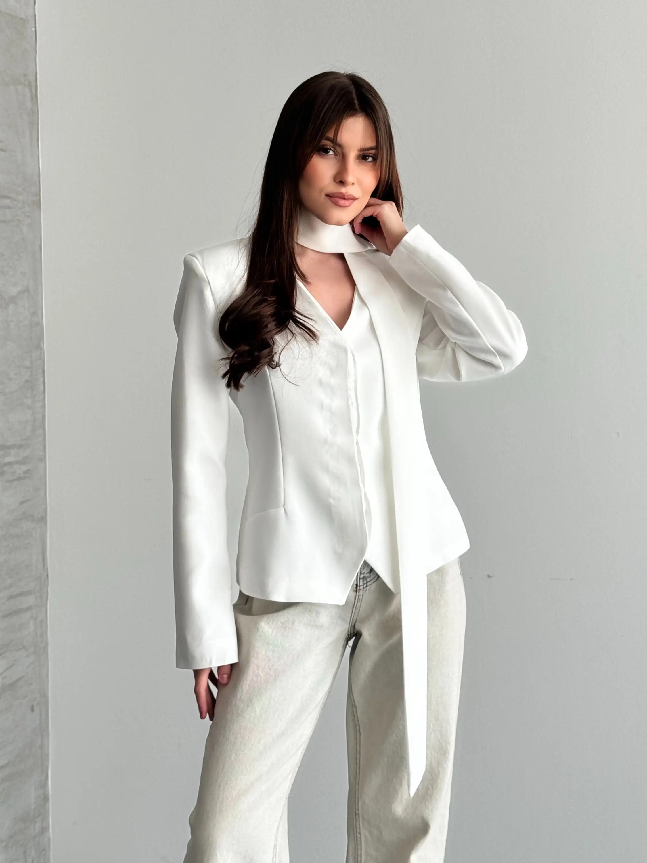 V YAKA GİZLİ DÜĞMELİ ŞALLI BLAZER CEKET-BEYAZ