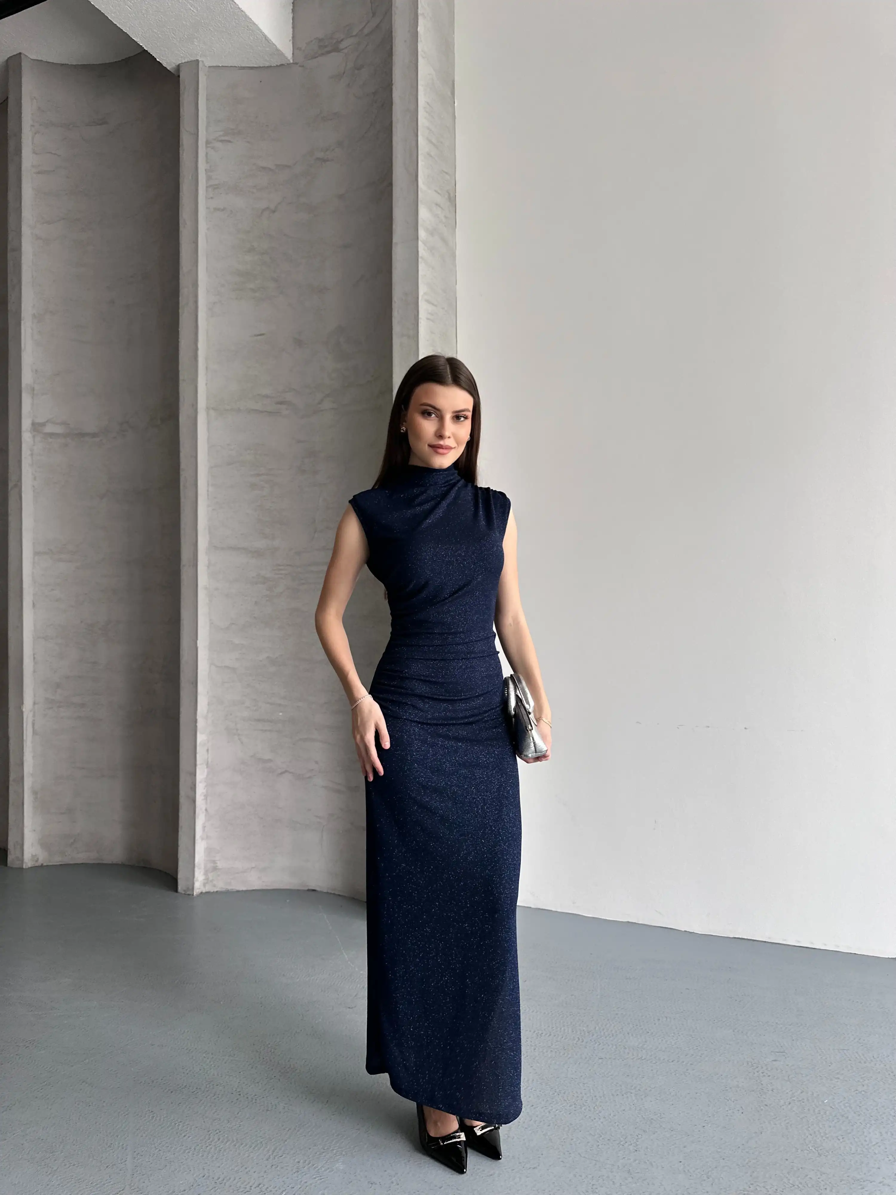 YANDAN YIRTMAÇLI SİMLİ ELBİSE-LACİVERT