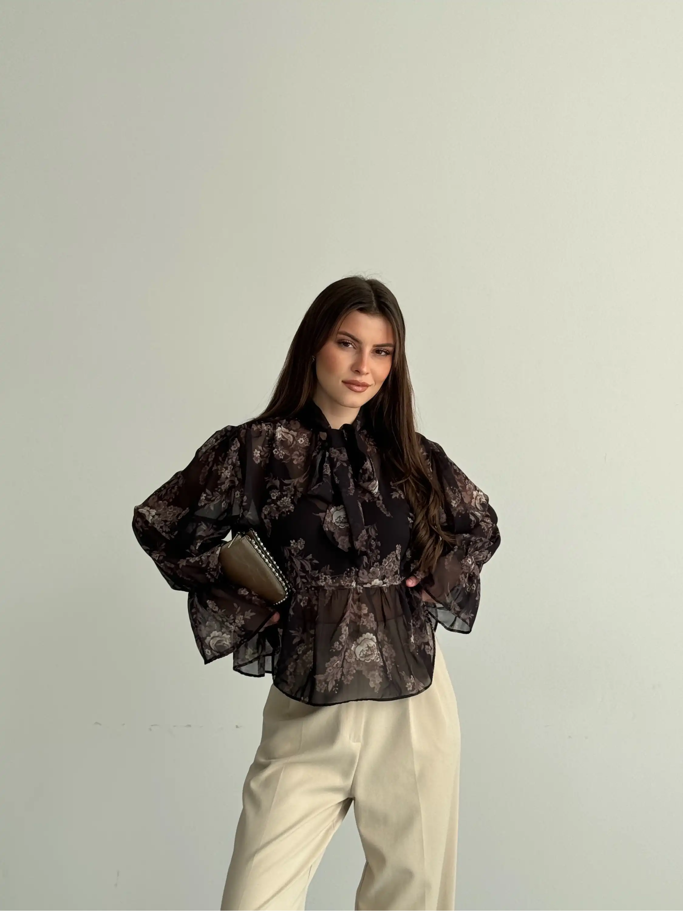 BOYUNDAN BAĞLAMALI ŞİFON BLUZ-SİYAH