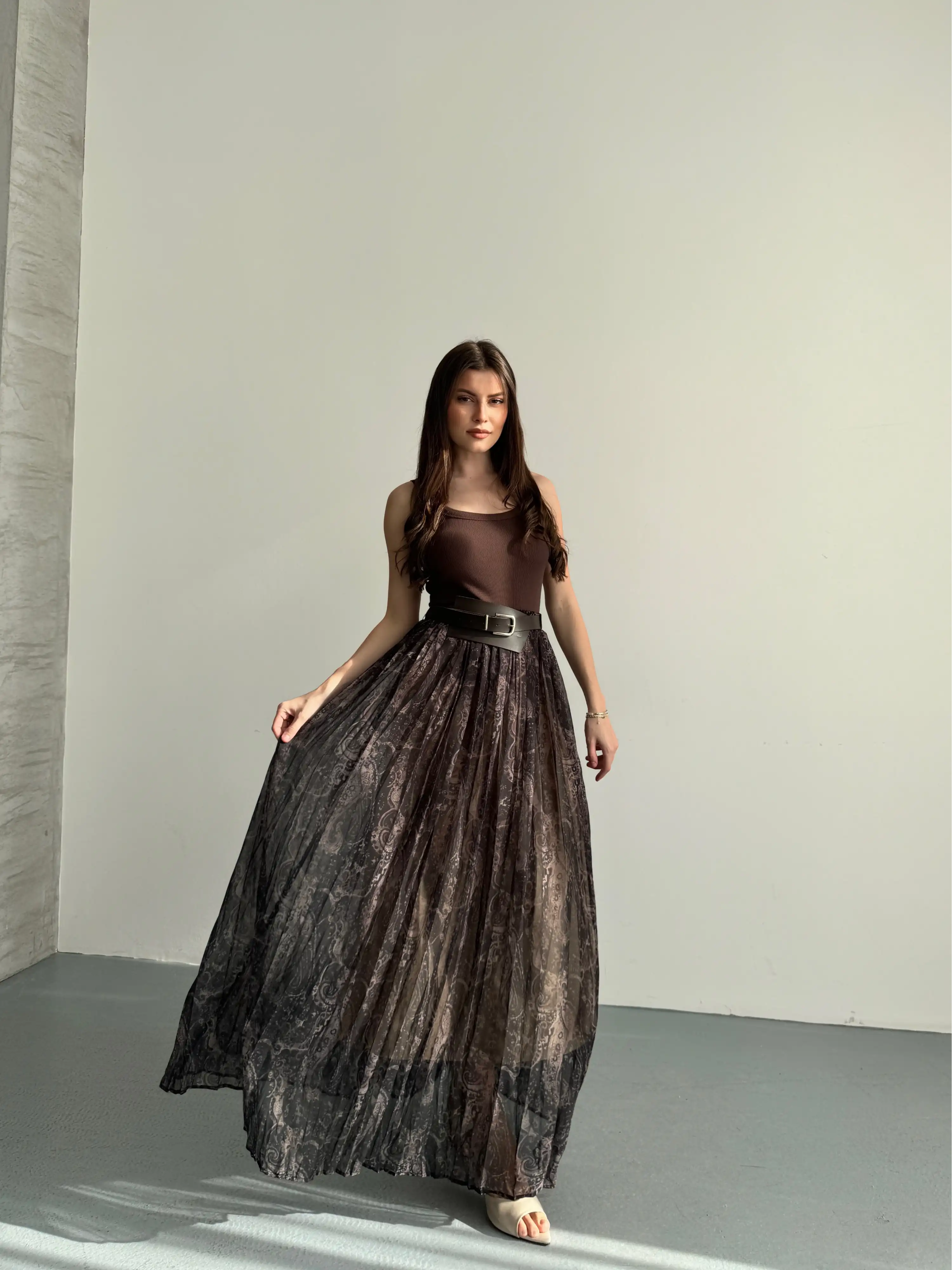 KEMER DETAYLI PİLİSELİ UZUN ETEK-KAHVE