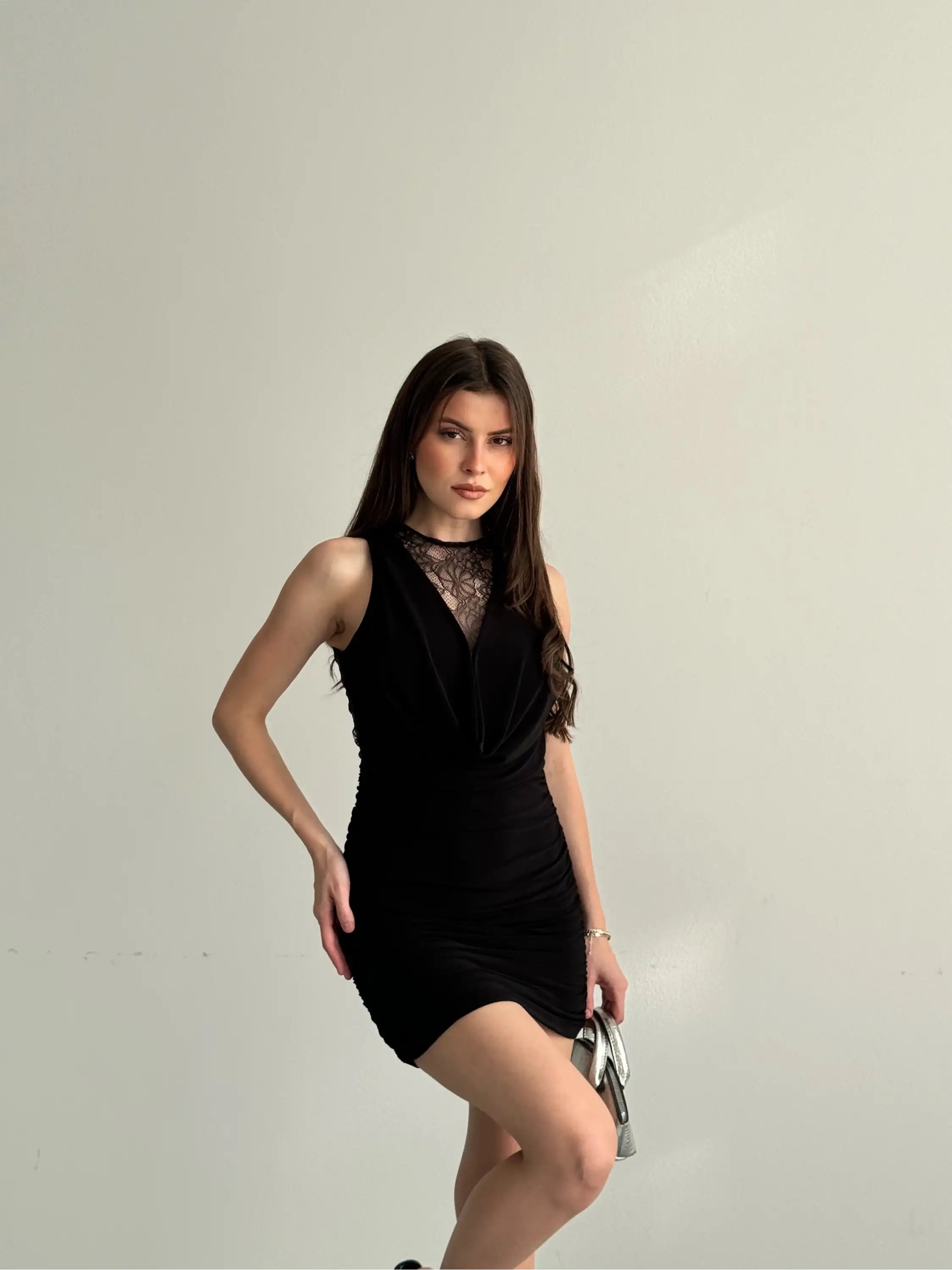 YAKA DÖKÜMLÜ ROMANTİK MİNİ ELBİSE