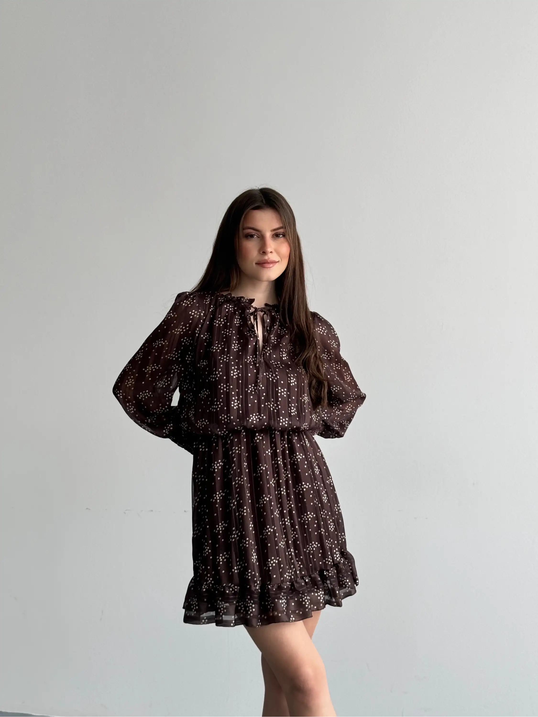 YAKA BAĞLAMALI PUANTİYELİ ELBİSE