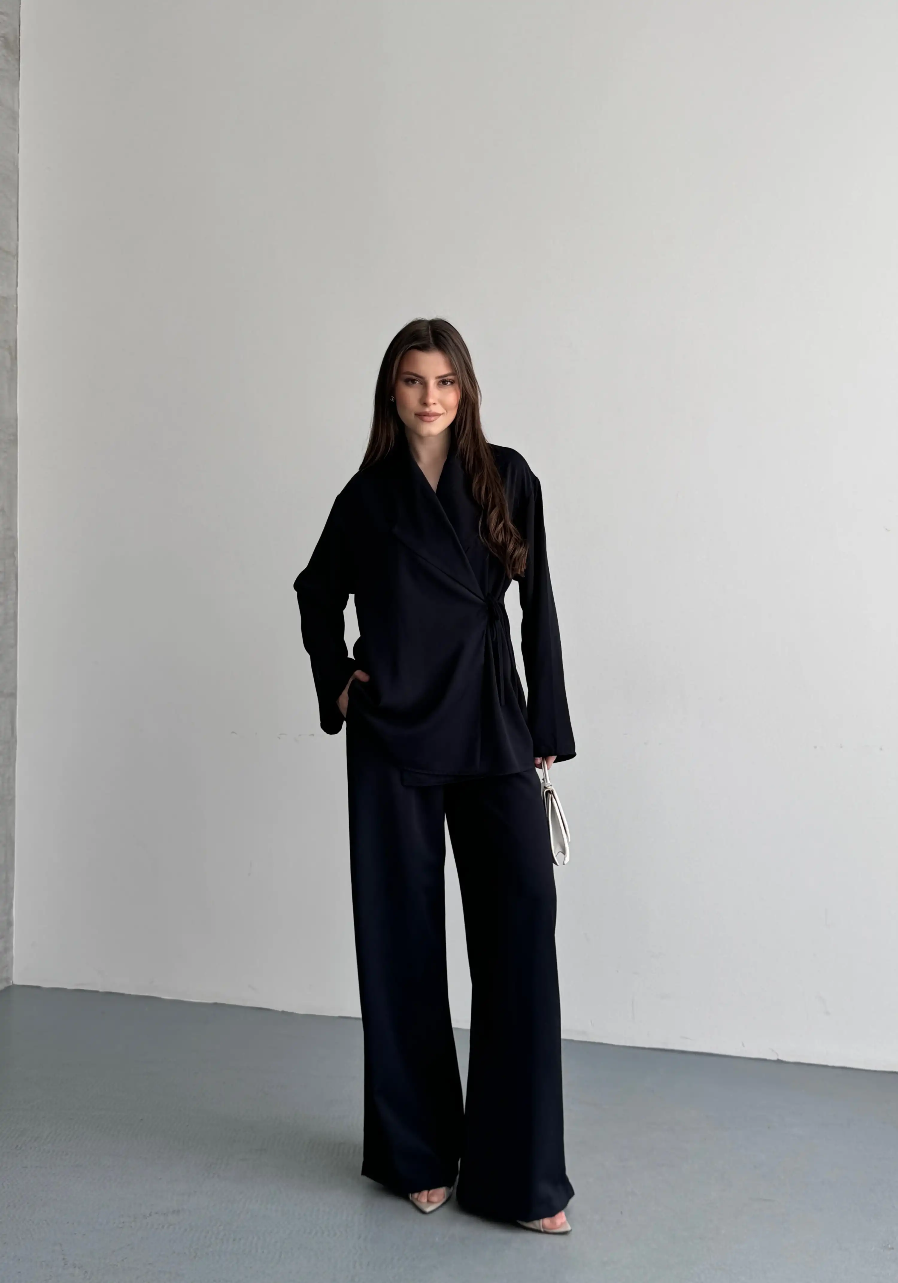 YAN BAĞLAMA DETAYLI KRUVAZE YAKA PANTOLONLU TAKIM-LACİVERT