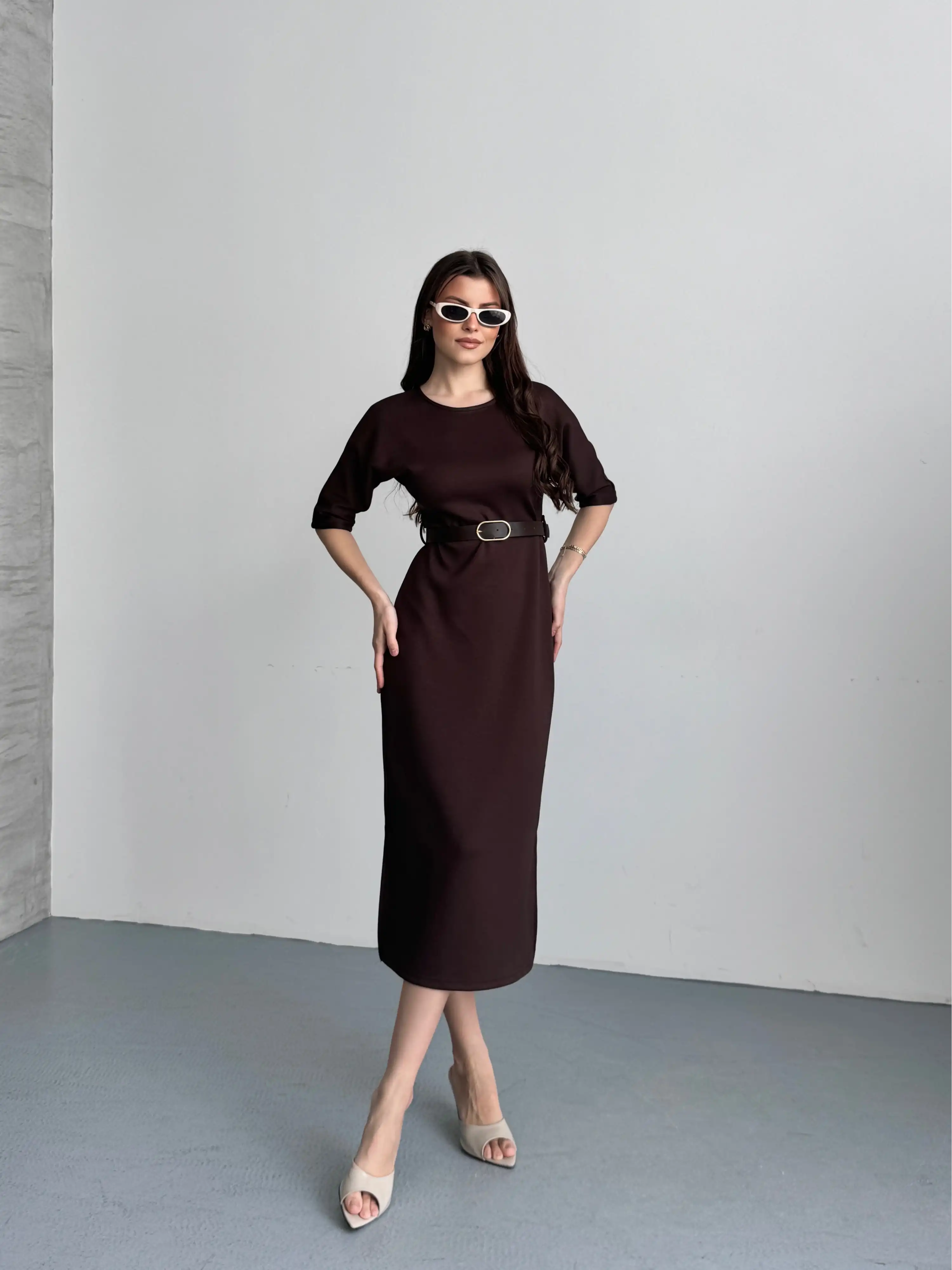 KEMER DETAYLI MİDİ ELBİSE-KAHVE