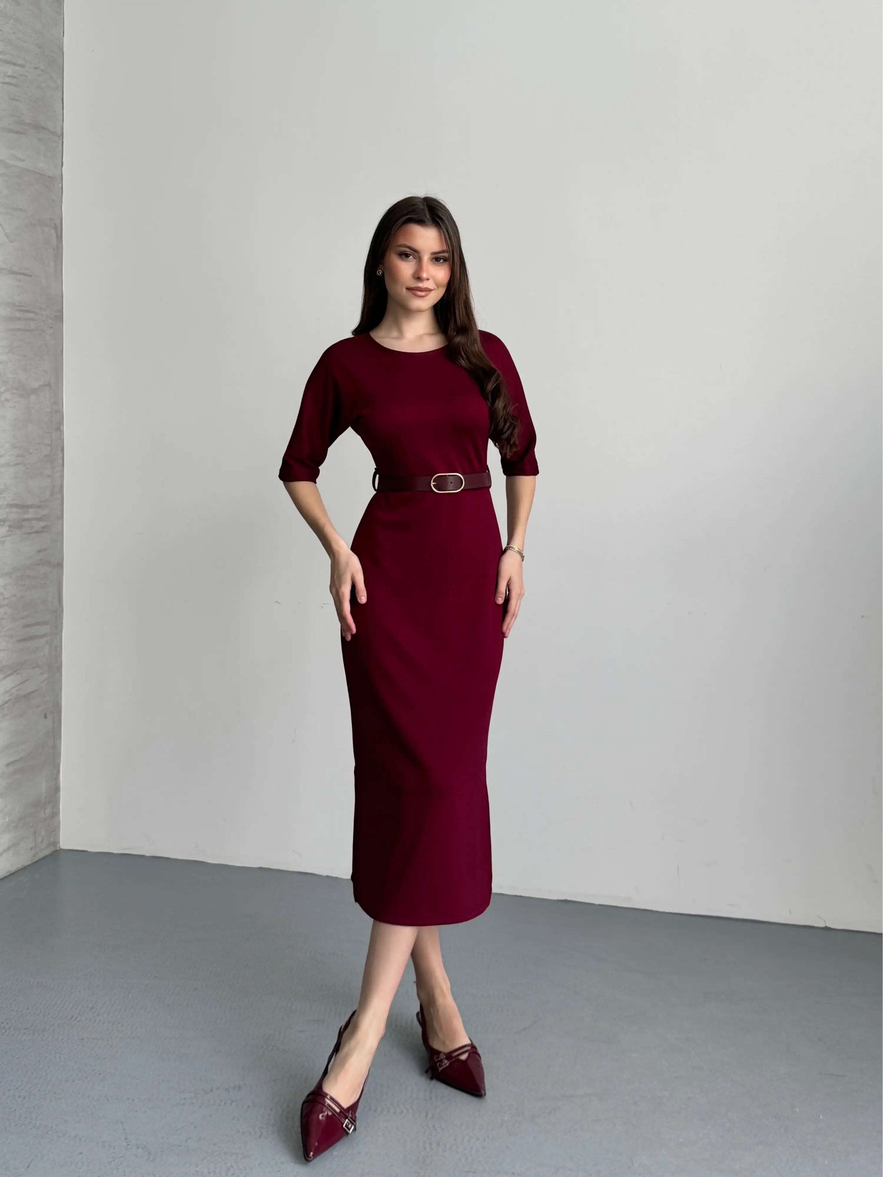 KEMER DETAYLI MİDİ ELBİSE-BORDO
